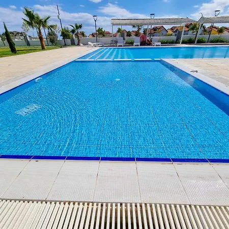 Happy Vacation With Water Park For Kids In Caesar Blue Resort, Lunch Till 4 Pm, Gym, Heated Pool, Sauna And Jacuzzi Apartment Gastria