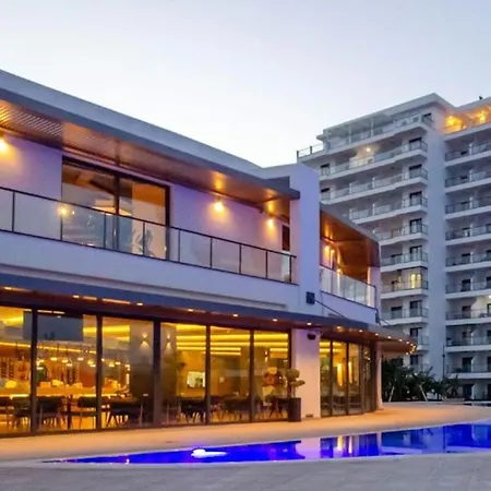 Happy Vacation With Water Park For Kids In Caesar Blue Resort, Lunch 4 Pm, Gym, Heated Pool, Sauna And Jacuzzi *